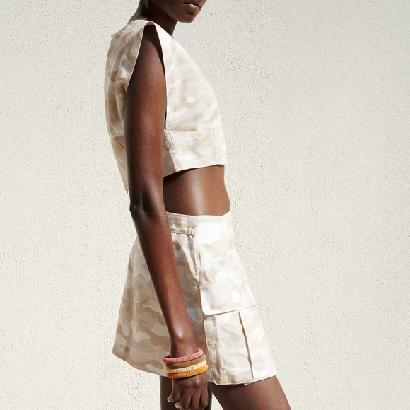 Zara Womenβs Printed Blouse Cream & White Camo Patterned Crop Top (Light Camel) - Picture 7 of 9
